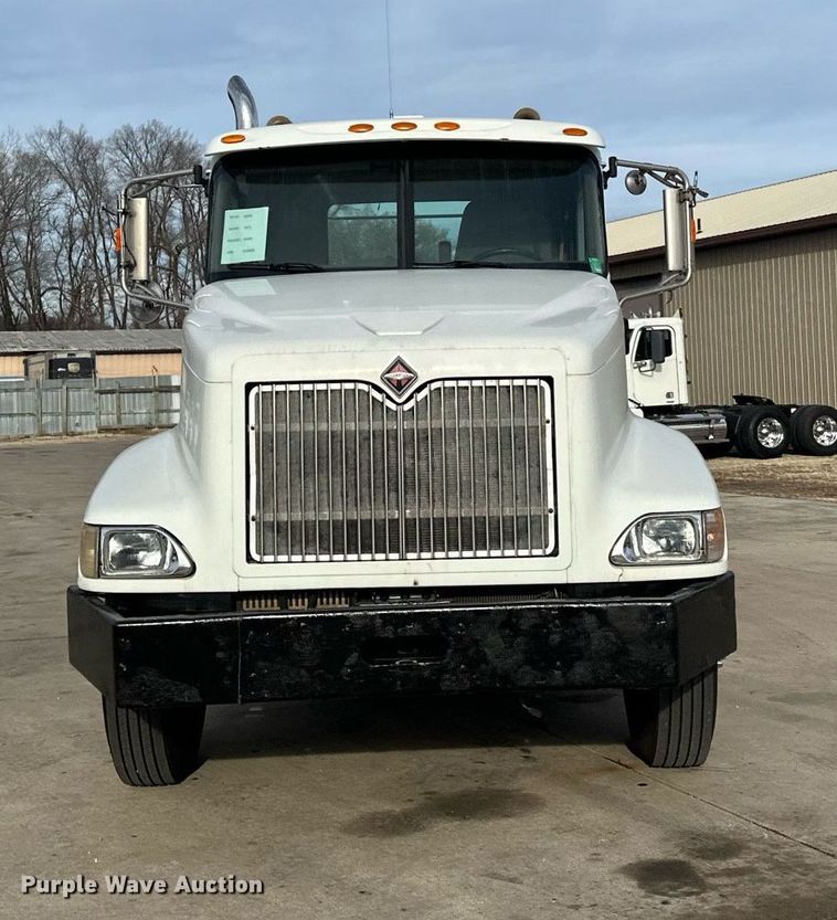 image for item LO9411 2006 International 9400i  semi truck