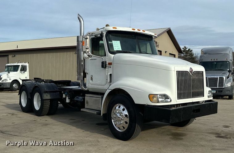 image for item LO9411 2006 International 9400i  semi truck