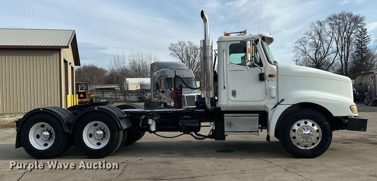 image for item LO9411 2006 International 9400i  semi truck