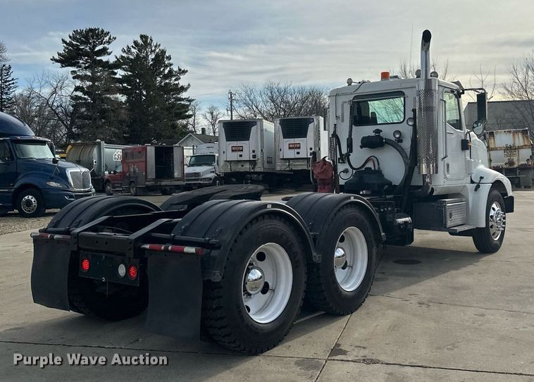 image for item LO9411 2006 International 9400i  semi truck