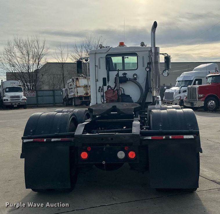 image for item LO9411 2006 International 9400i  semi truck