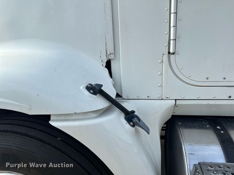 image for item LO9411 2006 International 9400i  semi truck