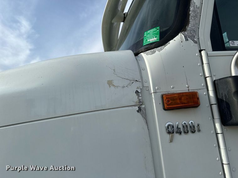 image for item LO9411 2006 International 9400i  semi truck