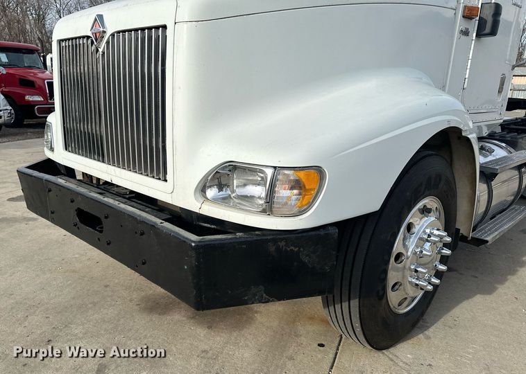 image for item LO9411 2006 International 9400i  semi truck