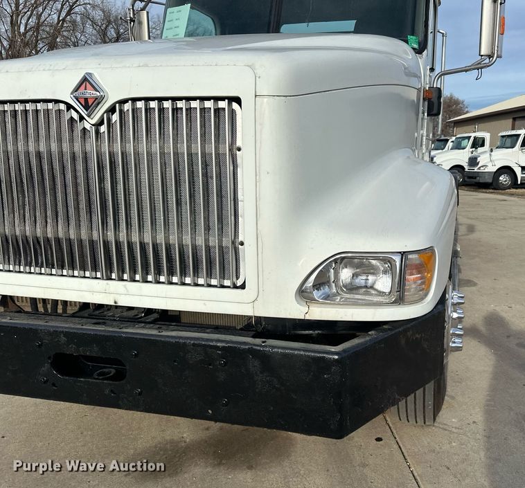 image for item LO9411 2006 International 9400i  semi truck