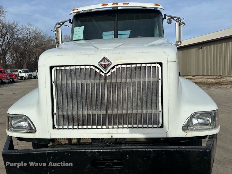 image for item LO9411 2006 International 9400i  semi truck