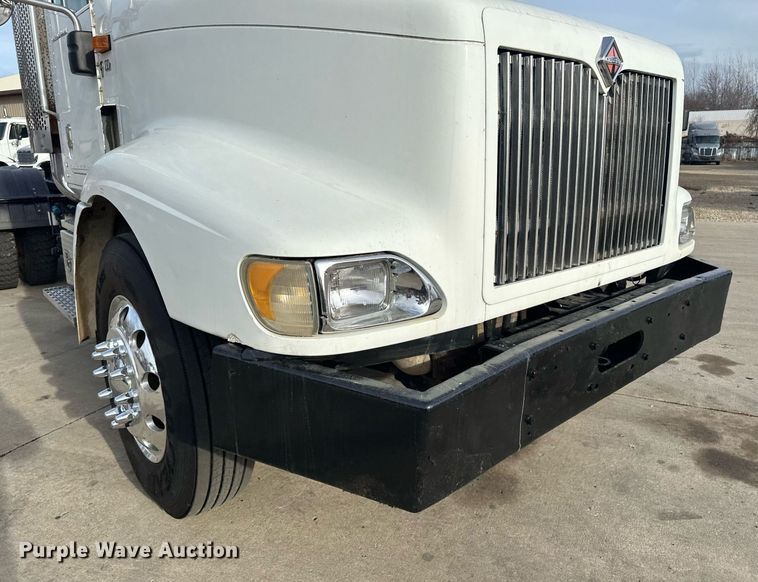 image for item LO9411 2006 International 9400i  semi truck