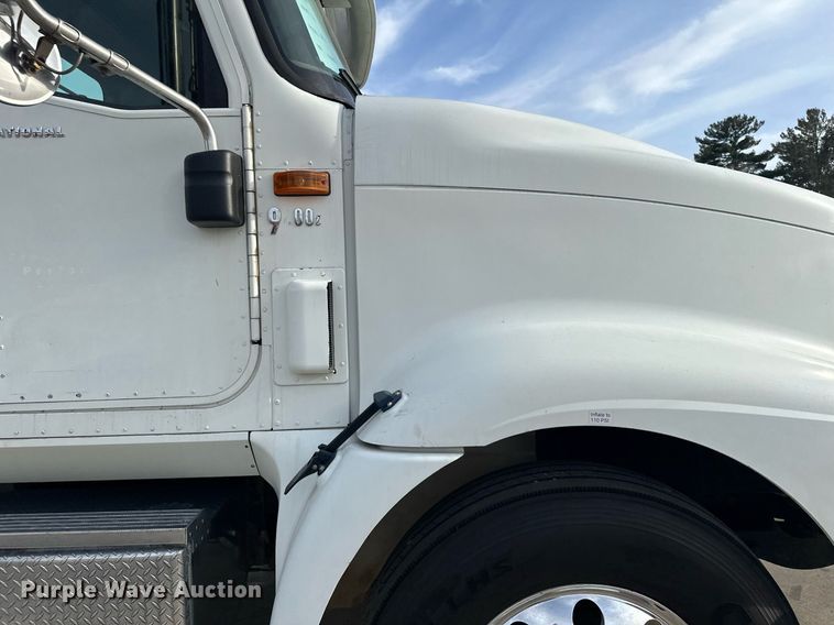 image for item LO9411 2006 International 9400i  semi truck