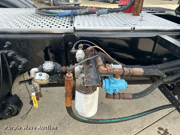 image for item LO9411 2006 International 9400i  semi truck