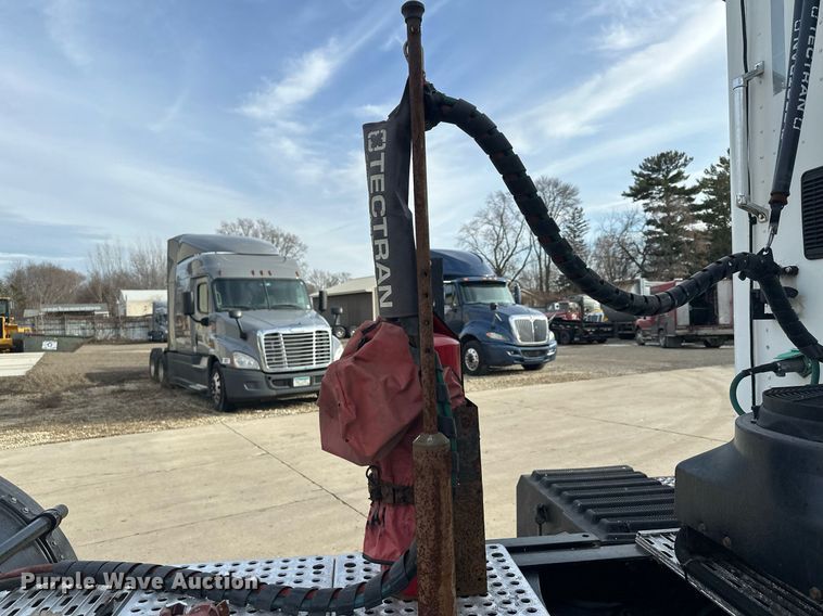 image for item LO9411 2006 International 9400i  semi truck