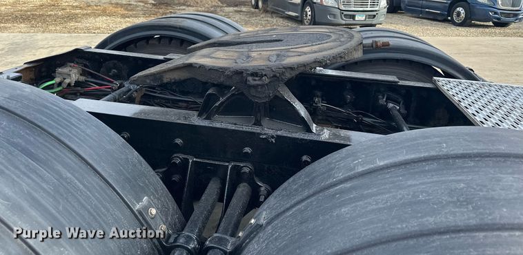 image for item LO9411 2006 International 9400i  semi truck