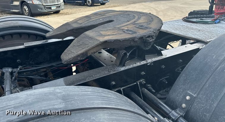 image for item LO9411 2006 International 9400i  semi truck