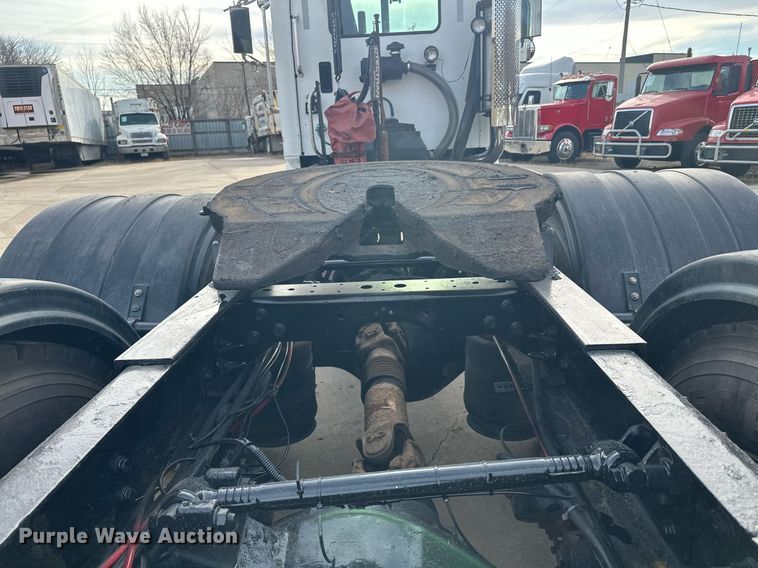 image for item LO9411 2006 International 9400i  semi truck