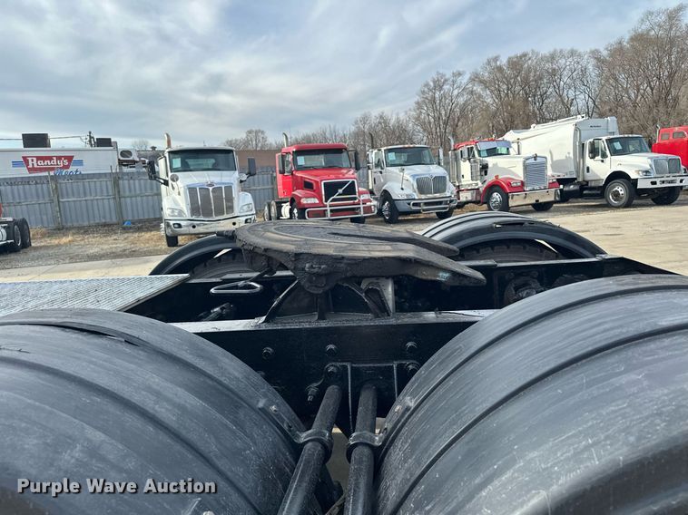 image for item LO9411 2006 International 9400i  semi truck