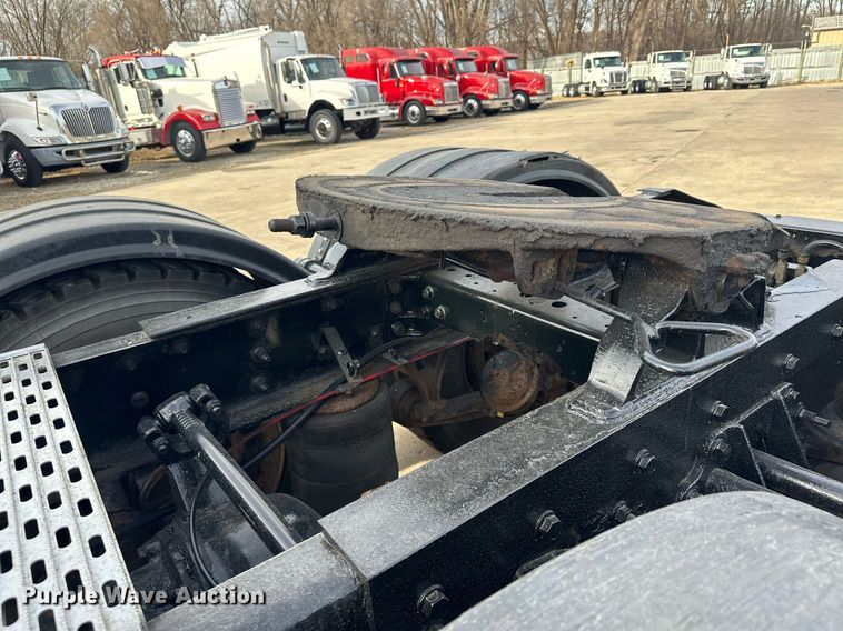 image for item LO9411 2006 International 9400i  semi truck