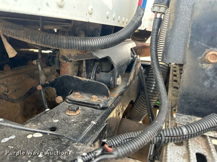 image for item LO9411 2006 International 9400i  semi truck