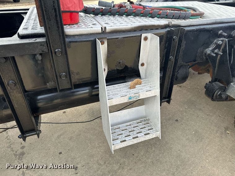 image for item LO9411 2006 International 9400i  semi truck