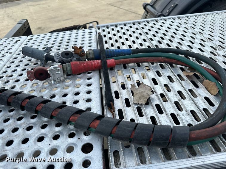 image for item LO9411 2006 International 9400i  semi truck