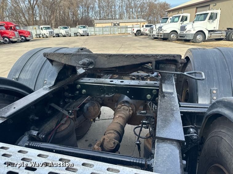 image for item LO9411 2006 International 9400i  semi truck