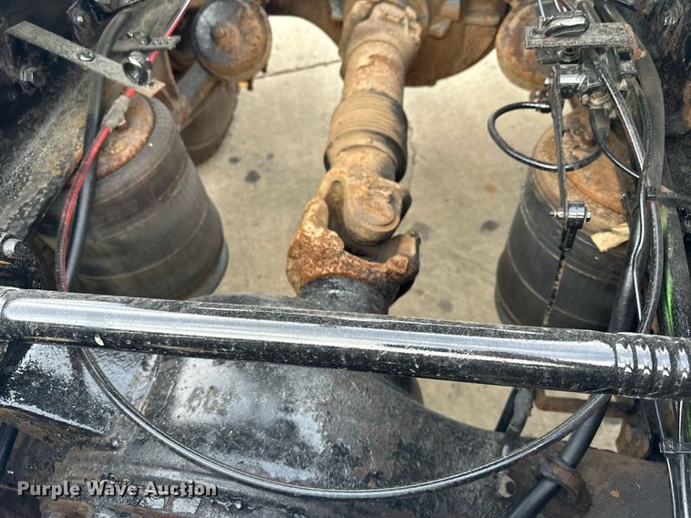 image for item LO9411 2006 International 9400i  semi truck