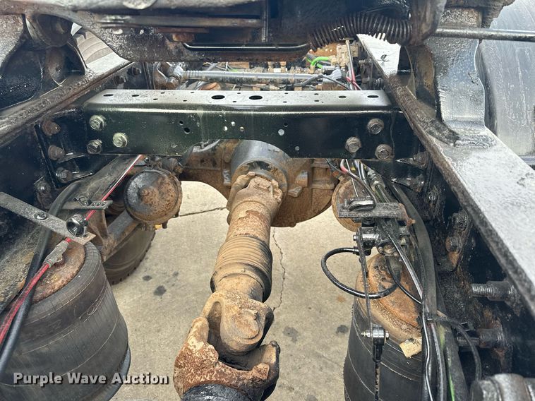 image for item LO9411 2006 International 9400i  semi truck