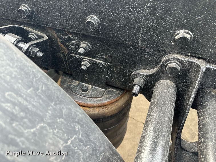 image for item LO9411 2006 International 9400i  semi truck