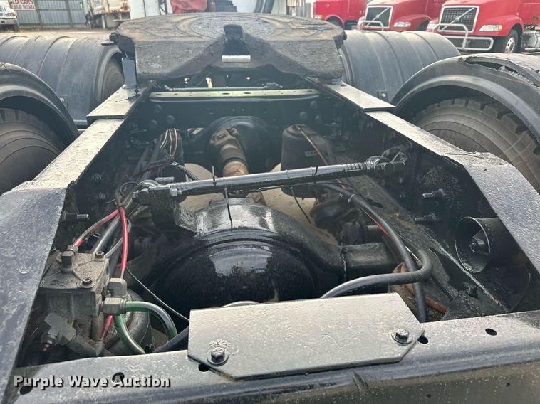 image for item LO9411 2006 International 9400i  semi truck