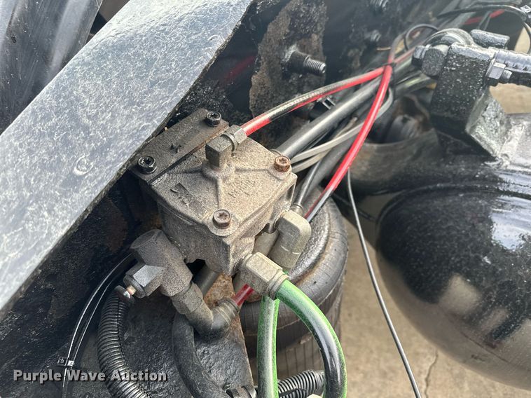 image for item LO9411 2006 International 9400i  semi truck