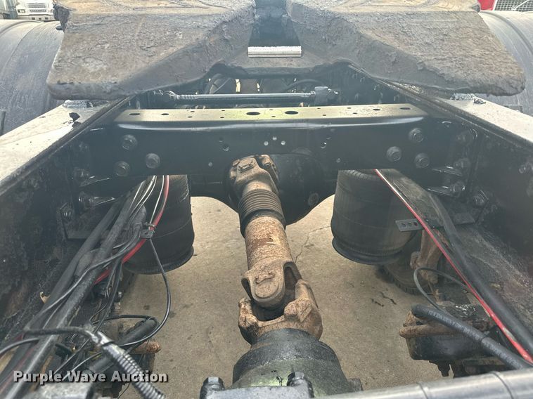 image for item LO9411 2006 International 9400i  semi truck