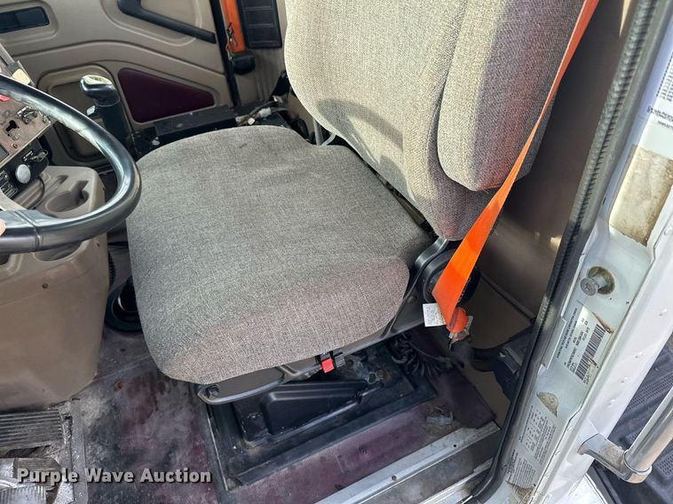 image for item LO9411 2006 International 9400i  semi truck