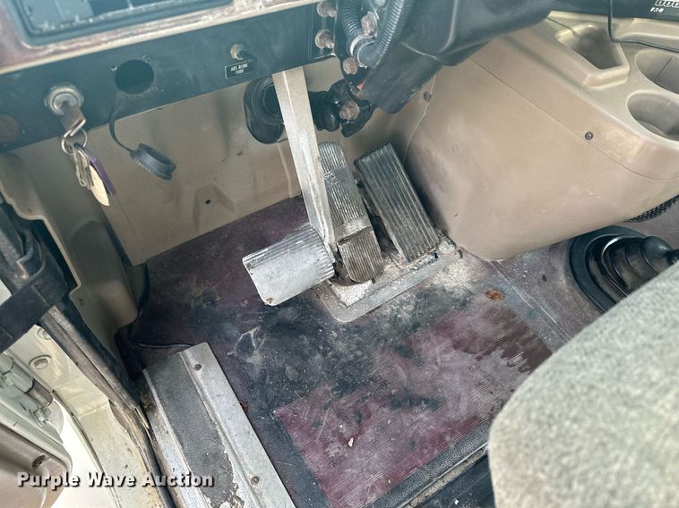 image for item LO9411 2006 International 9400i  semi truck