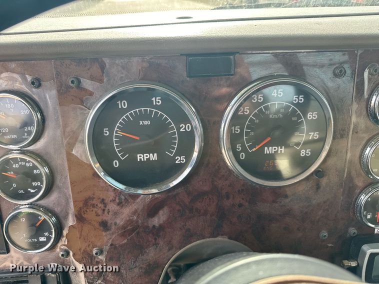 image for item LO9411 2006 International 9400i  semi truck