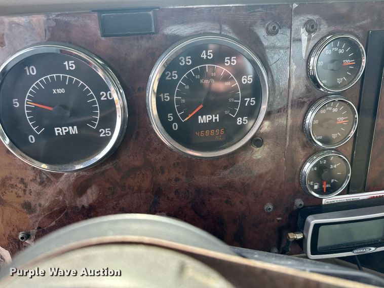 image for item LO9411 2006 International 9400i  semi truck