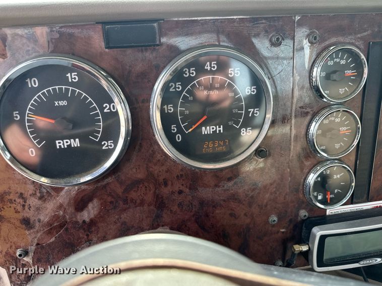 image for item LO9411 2006 International 9400i  semi truck