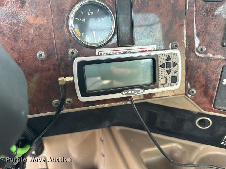 image for item LO9411 2006 International 9400i  semi truck