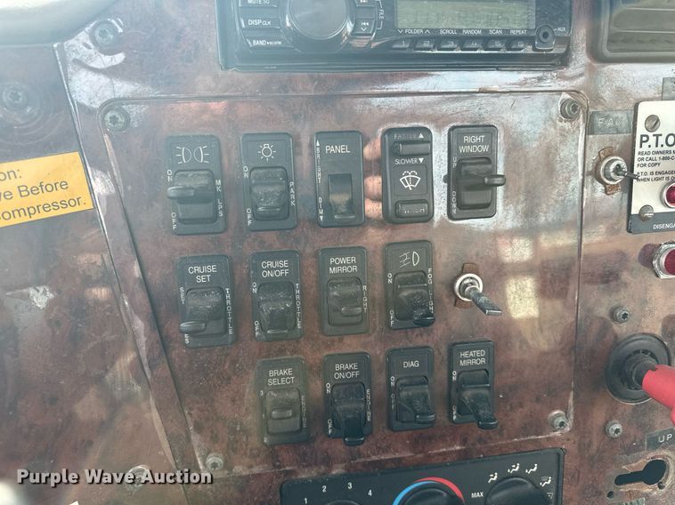 image for item LO9411 2006 International 9400i  semi truck