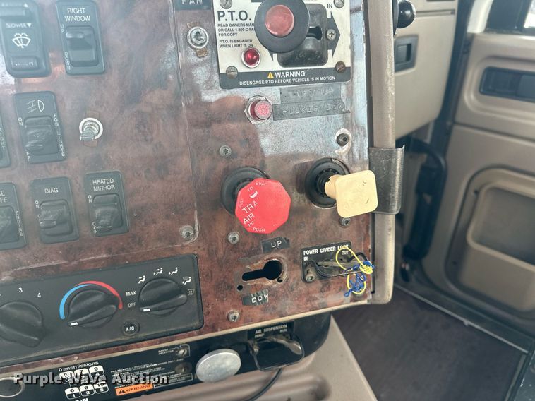 image for item LO9411 2006 International 9400i  semi truck