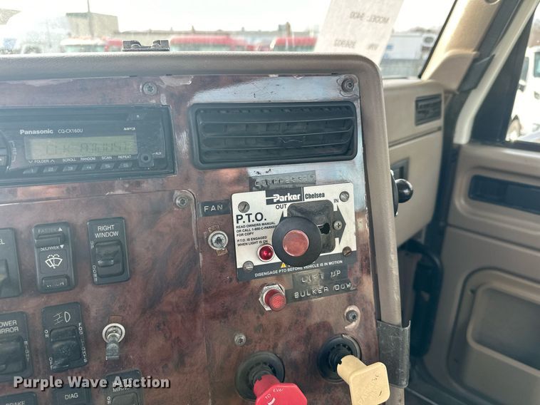 image for item LO9411 2006 International 9400i  semi truck