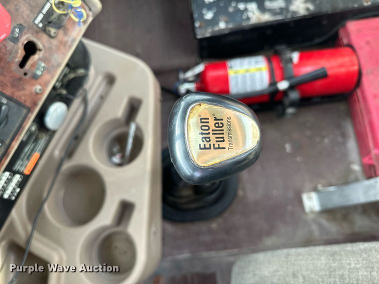 image for item LO9411 2006 International 9400i  semi truck