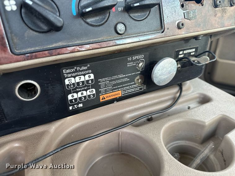 image for item LO9411 2006 International 9400i  semi truck