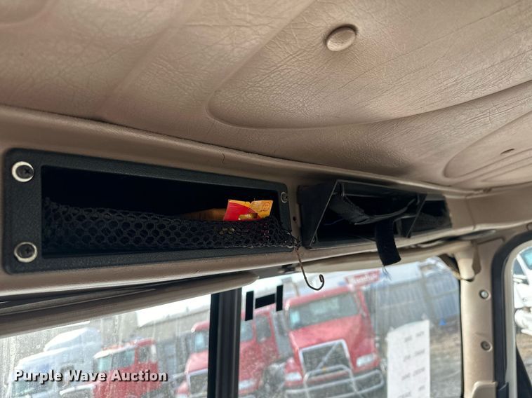 image for item LO9411 2006 International 9400i  semi truck