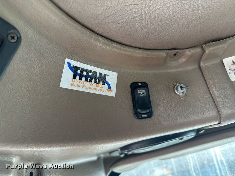 image for item LO9411 2006 International 9400i  semi truck