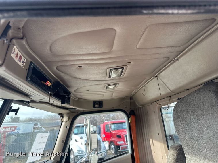 image for item LO9411 2006 International 9400i  semi truck