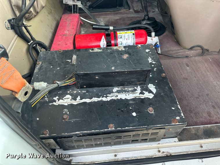 image for item LO9411 2006 International 9400i  semi truck