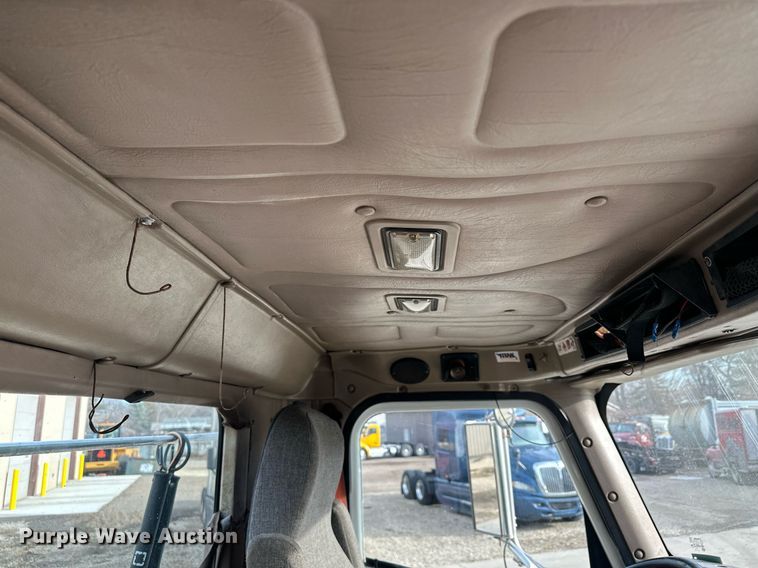 image for item LO9411 2006 International 9400i  semi truck