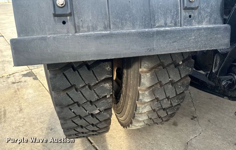 image for item LO9411 2006 International 9400i  semi truck