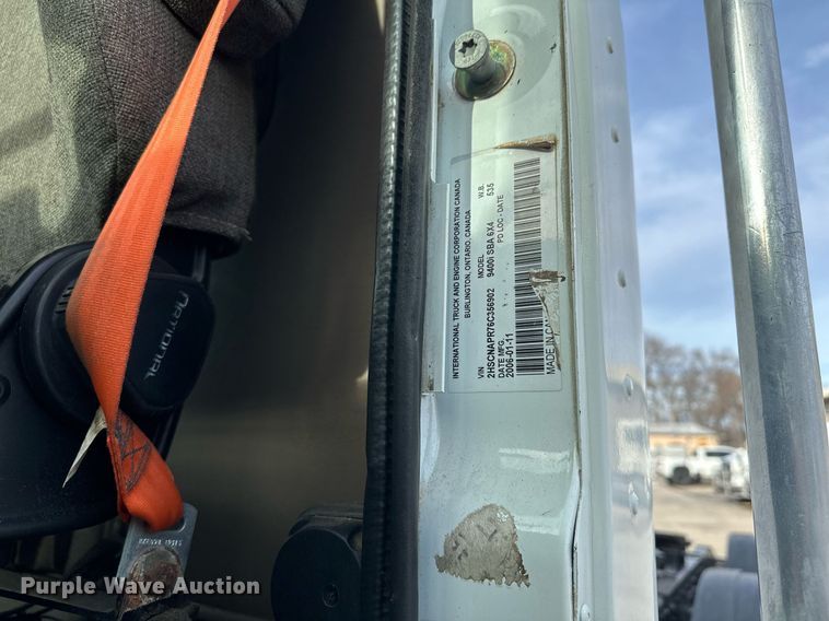 image for item LO9411 2006 International 9400i  semi truck