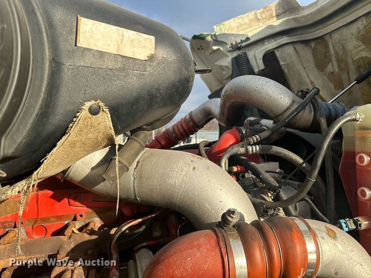 image for item LO9411 2006 International 9400i  semi truck