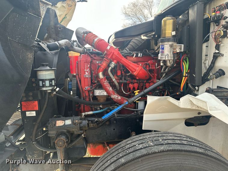 image for item LO9411 2006 International 9400i  semi truck