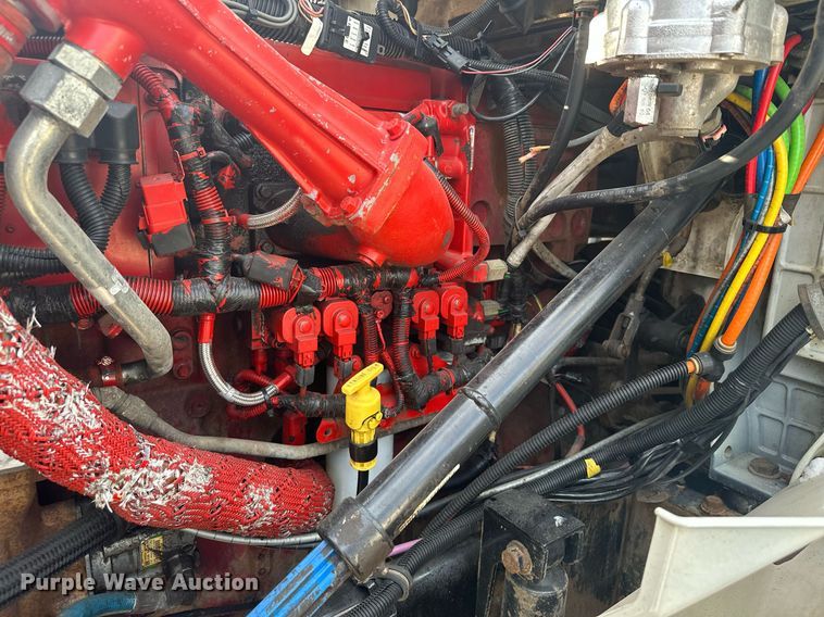 image for item LO9411 2006 International 9400i  semi truck